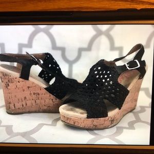 Wedges by Jellypop, black